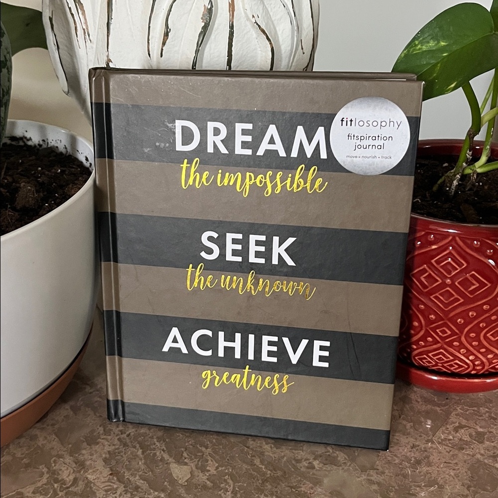 16 Week Fitness Tracking Gratitude Journal NWT NEW YEAR GOALS Health Inspiration - Picture 3 of 12